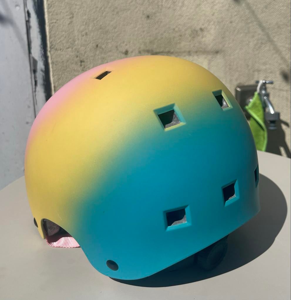 NKX Eight Ball skatehelm/skeelerhelm kind (maat 55-58), Ophalen, Zo goed als nieuw, Overige maten, Jongen of Meisje