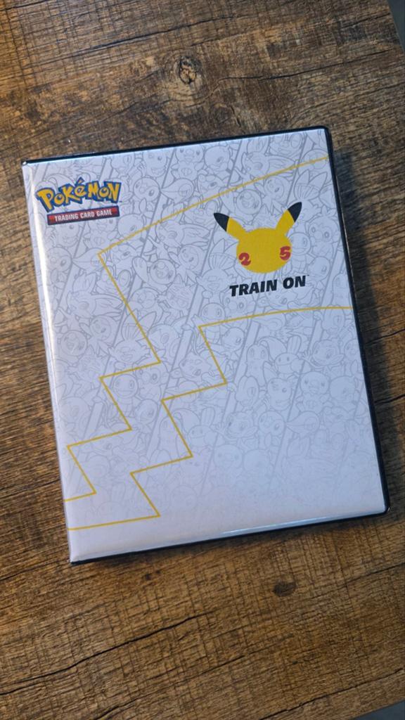 Pokémon Kaarten Map met 32 Jumbo Kaarten - Netjes Bewaard, Ophalen of Verzenden, Zo goed als nieuw, Meerdere kaarten