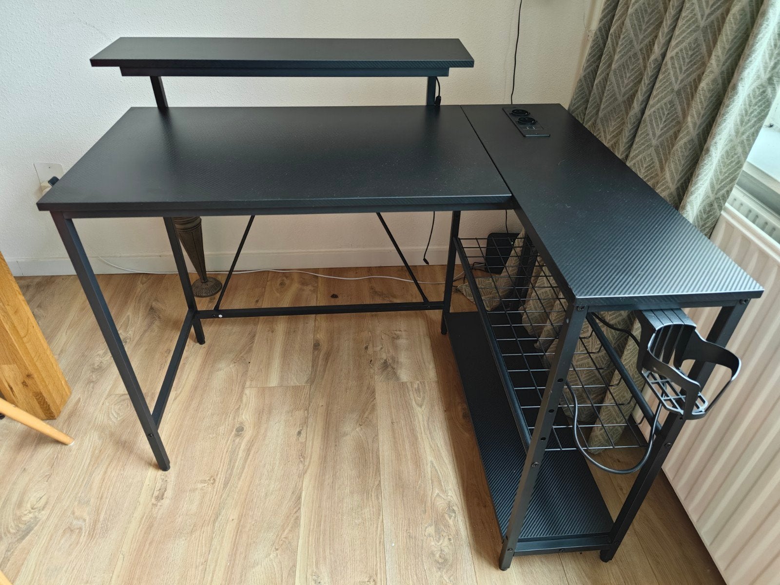 Nieuw L-vormig gamingbureau met LED, USB en stopcontacten, Ophalen, Nieuw