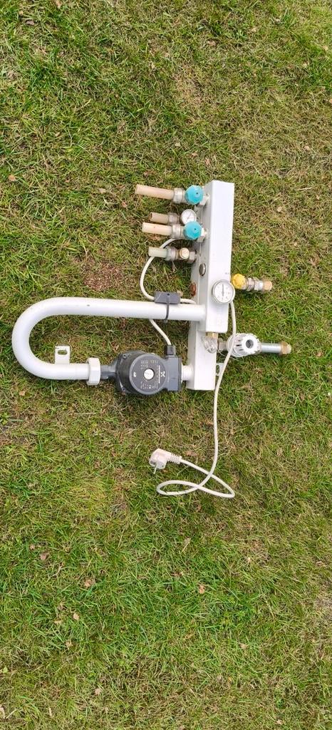 Verwarmingsverdeler met pomp twee groepen, Ophalen, 30 tot 80 cm, Gebruikt, Overige typen