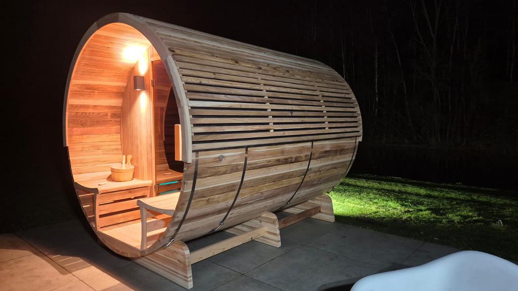 Red Cedar barrel net even anders. Ontdek waarom, Ophalen, Zo goed als nieuw, Complete sauna