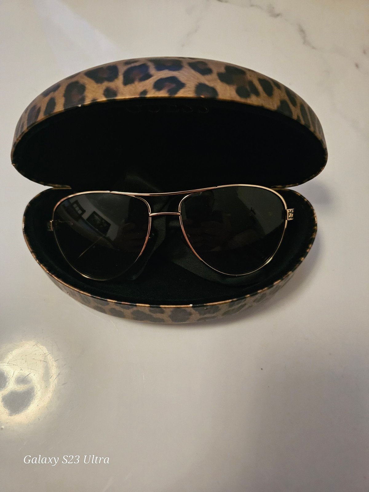 Guess Zonnebril met Leopard Print Hoesje Nieuw, Overige merken, Zonnebril, Bruin, Ophalen of Verzenden