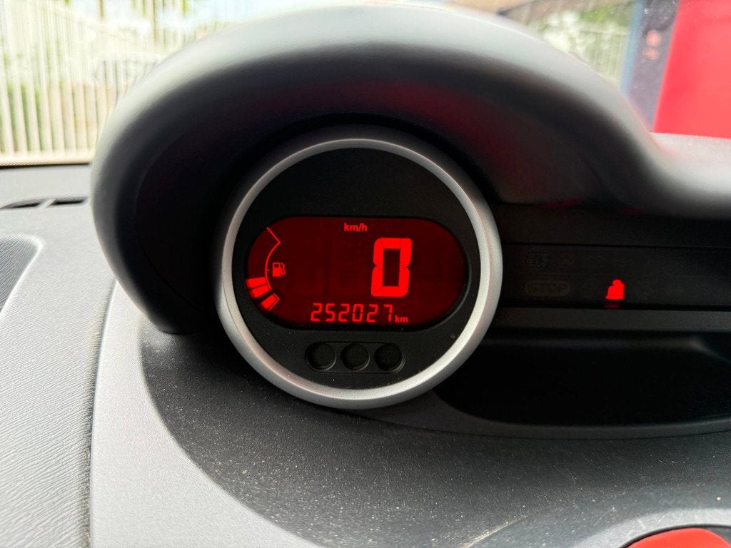 Renault Twingo 1.2-16V Airco| Bt Audio | 1 jaar APK!, Auto's, Renault, 839 kg, Gebruikt, 4 stoelen, Origineel Nederlands