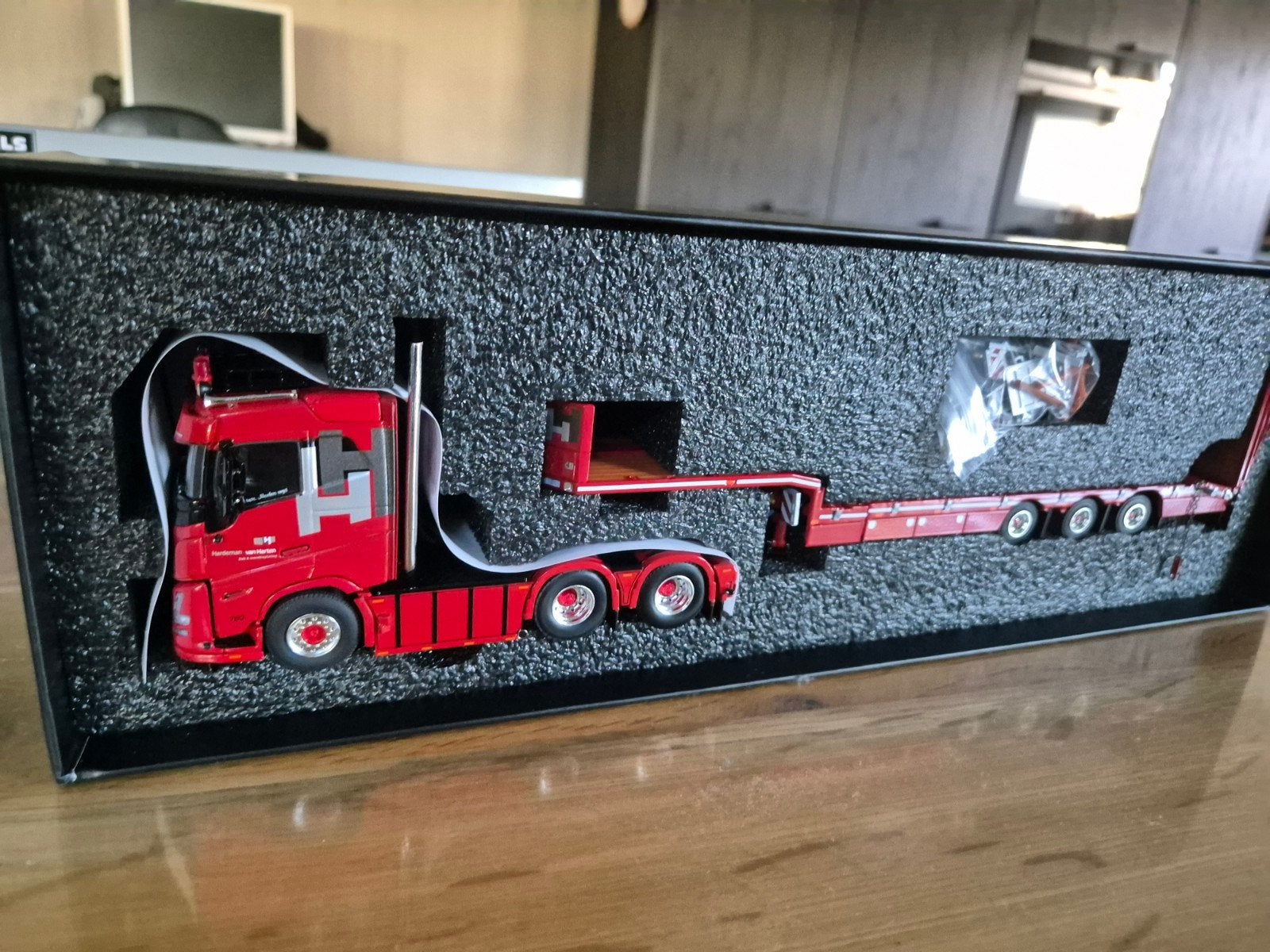 Wsi Volvo Aero Hardeman van Harten, Hobby en Vrije tijd, Modelauto's | 1:50, Ophalen of Verzenden, Nieuw, Bus of Vrachtwagen, Wsi