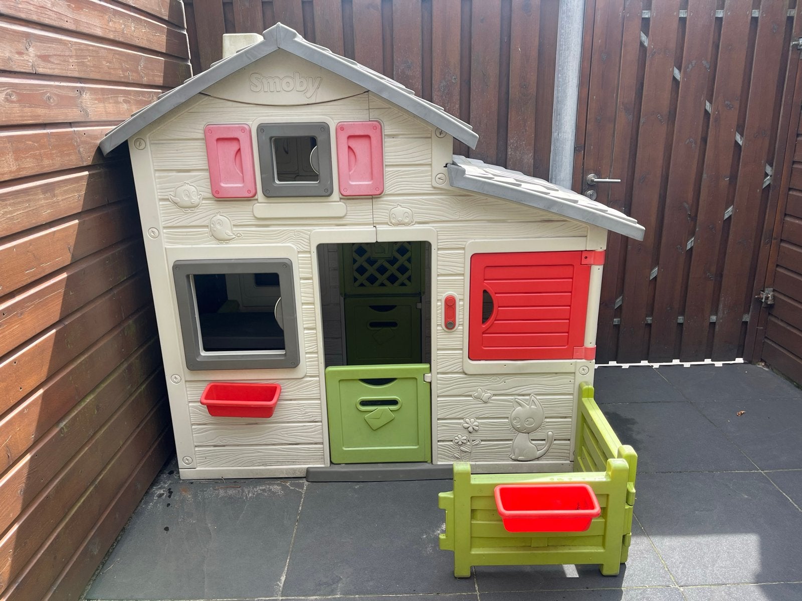 Smoby Speelhuisje met picknicktafel en hekje, Ophalen, Gebruikt, Kunststof