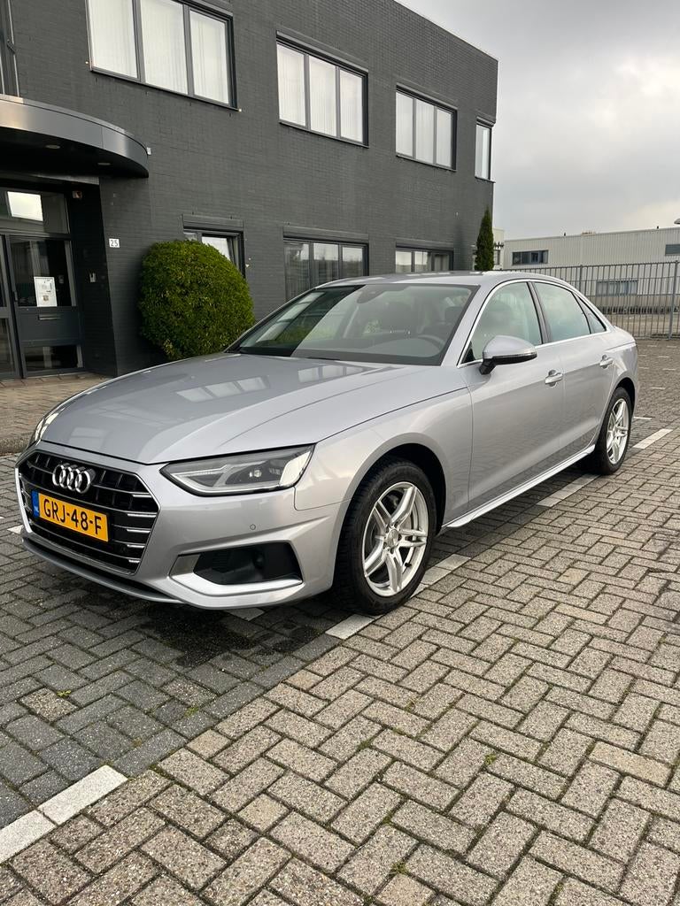 Audi A4 40 Tfsi  S - edition, Auto's, 4 cilinders, 1984 cc, A4, Parkeerassistent