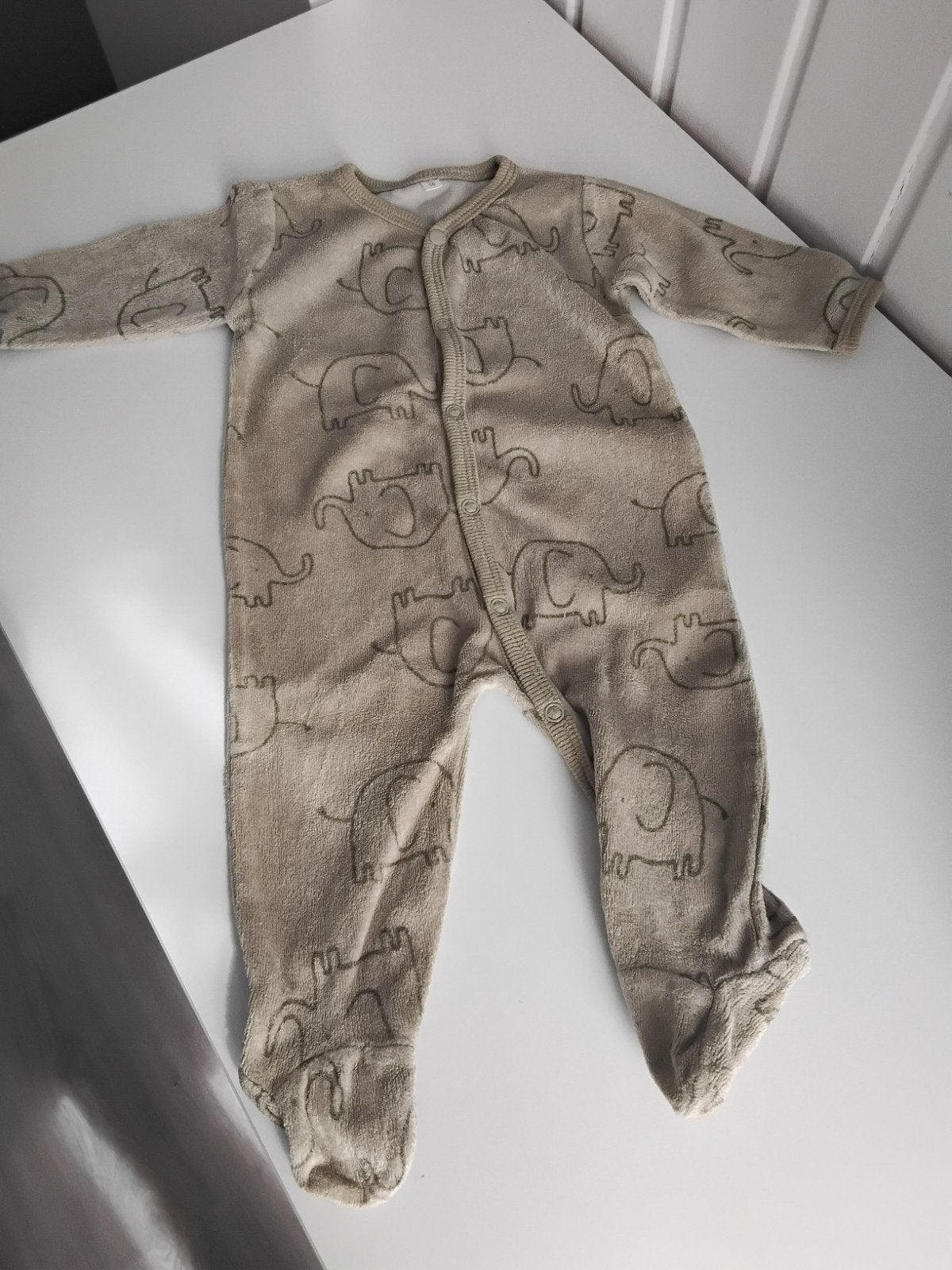 Zacht kruippakje met olifantjes, maat 56, Kinderen en Baby's, Babykleding | Maat 56, Ophalen, Gebruikt, Jongetje of Meisje, Pakje