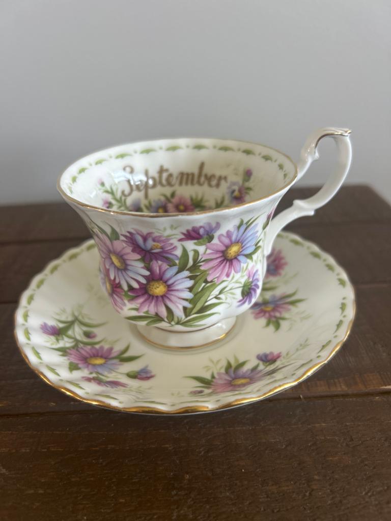 Royal Albert Flower of the Month September kop en schotel, Huis en Inrichting, Keuken | Servies, Ophalen of Verzenden, Zo goed als nieuw