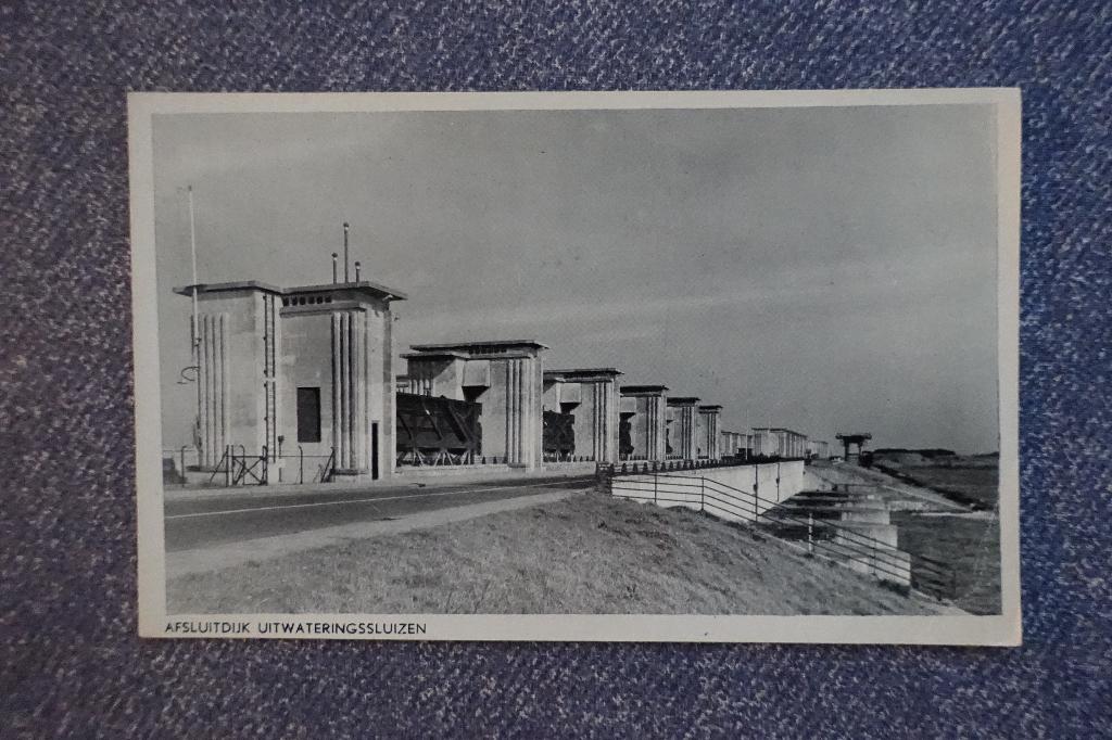 Afsluitdijk uitwateringssluizen, Ophalen of Verzenden, 1940 tot 1960, Ongelopen, Flevoland