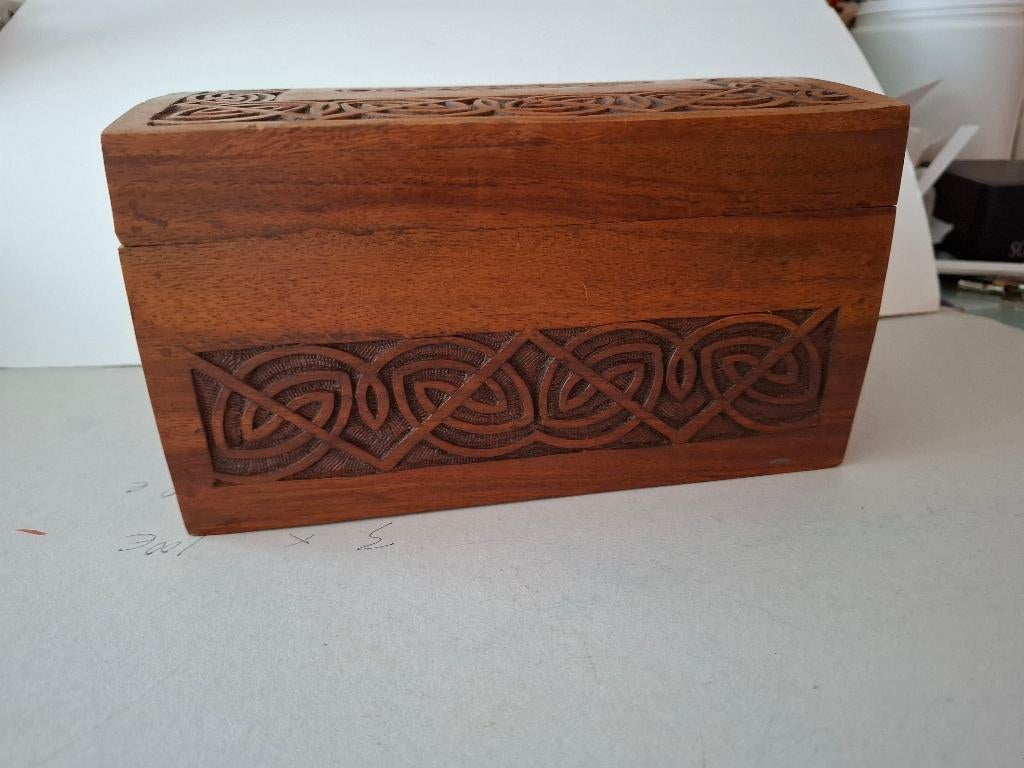 Sieraden doosje handmade Ierland, Antiek en Kunst, Kunst | Beelden en Houtsnijwerken, Overige onderwerpen, Houtsnijwerk, Verzenden