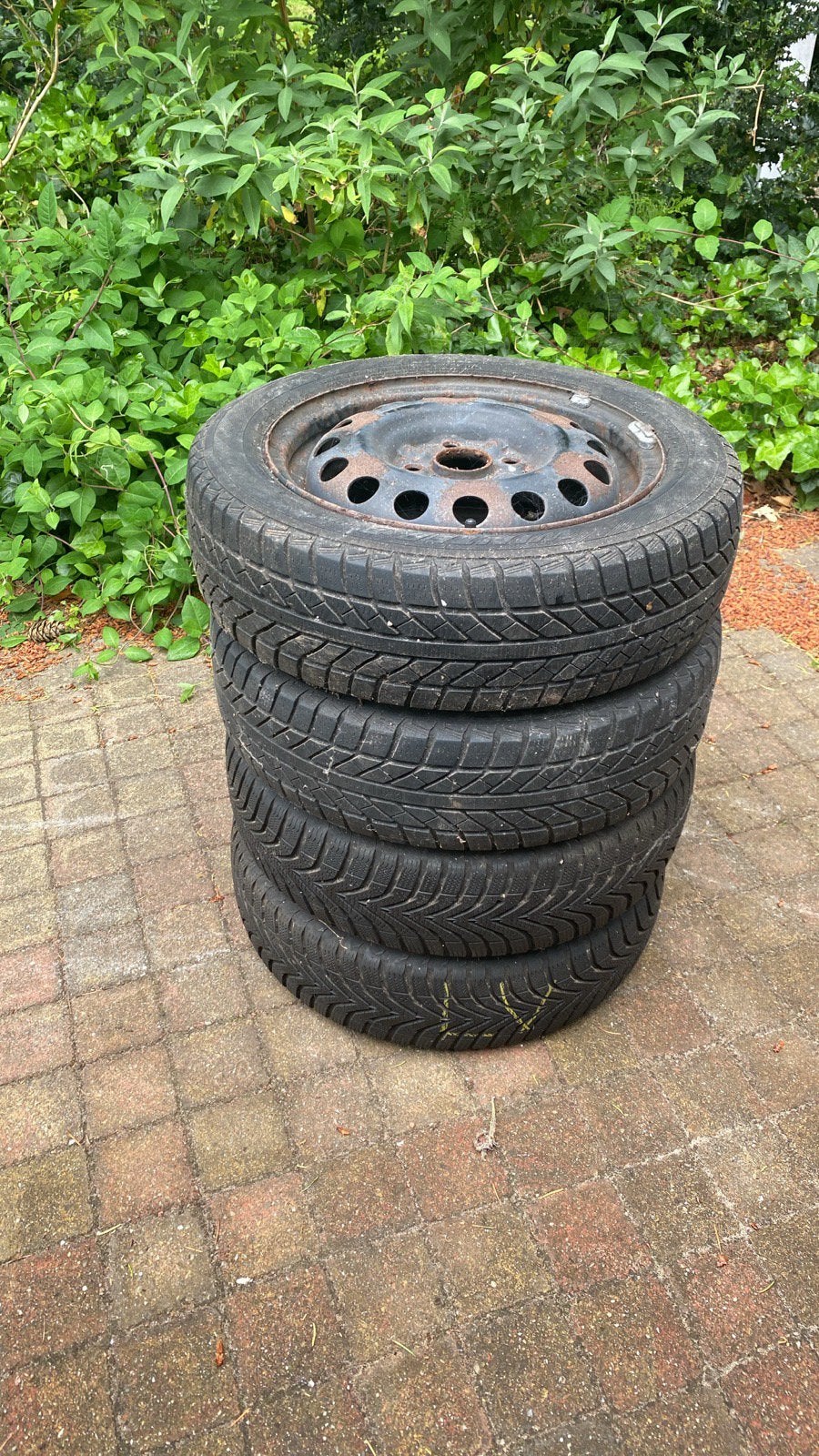 Toyota Aygo banden & velgen, Auto-onderdelen, Banden en Velgen, Ophalen, 155 mm, Zomerbanden