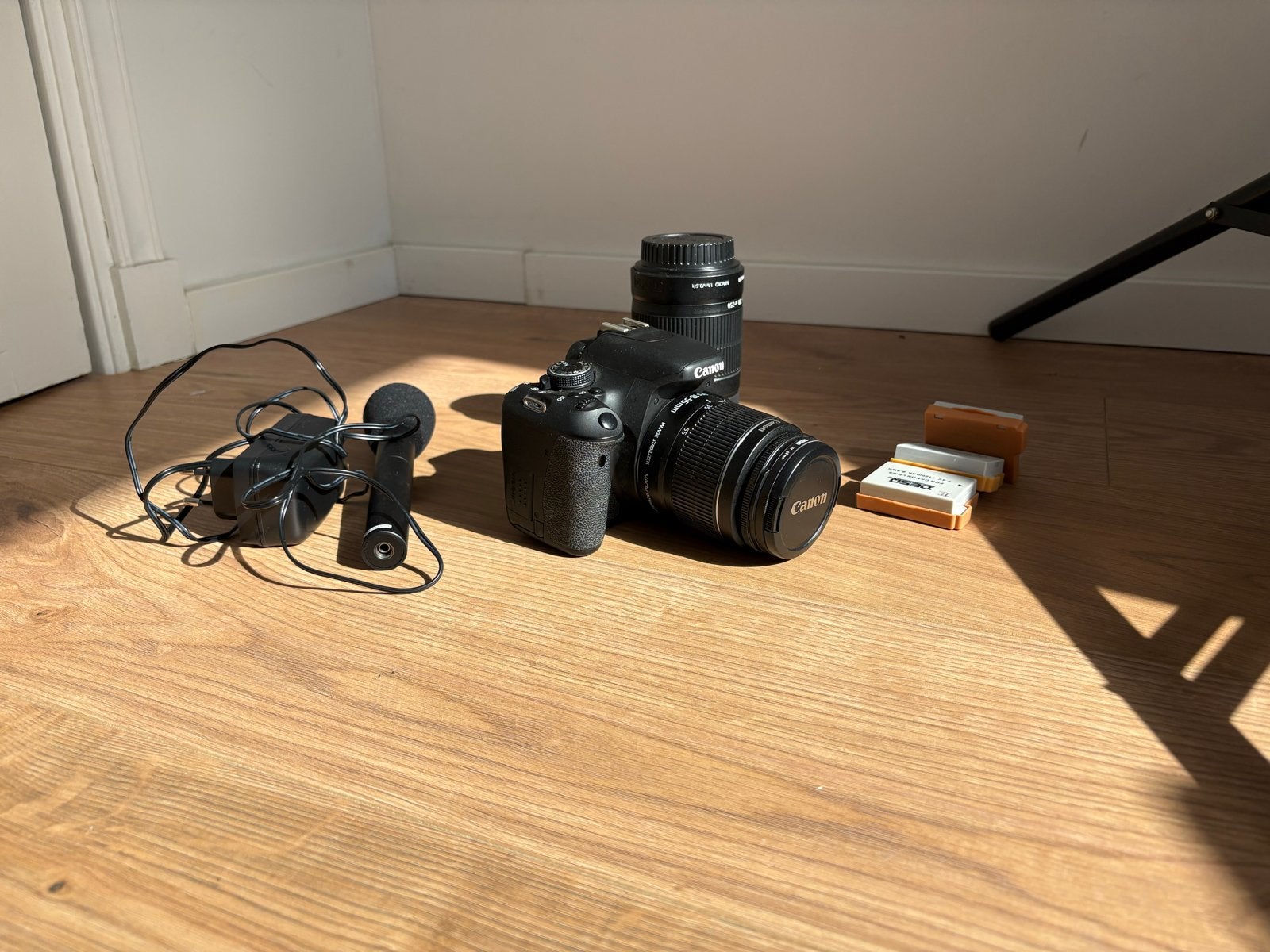 Canon 600D Spiegelreflexcamera met 2 lenzen en accessoires, Gebruikt, Spiegelreflex, Canon, Kantelbaar/draaibaar scherm