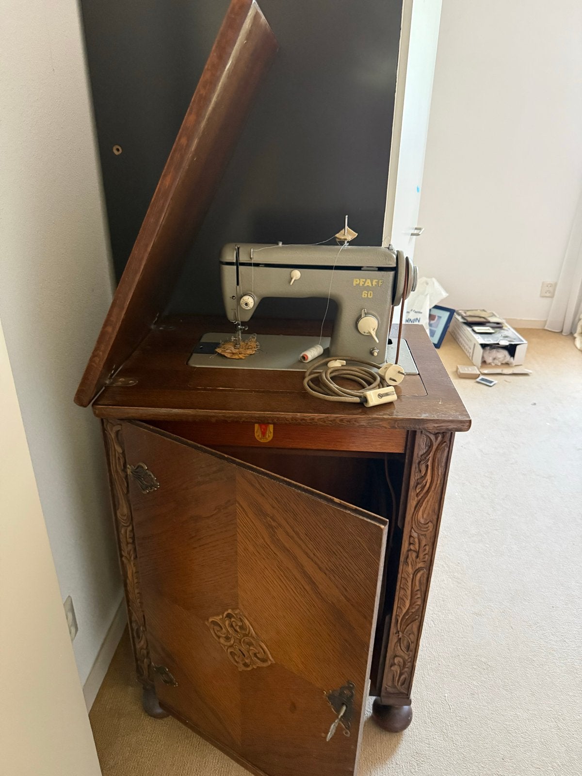 Vintage Pfaff 60 Naaimachine in Houten Kast, Ophalen