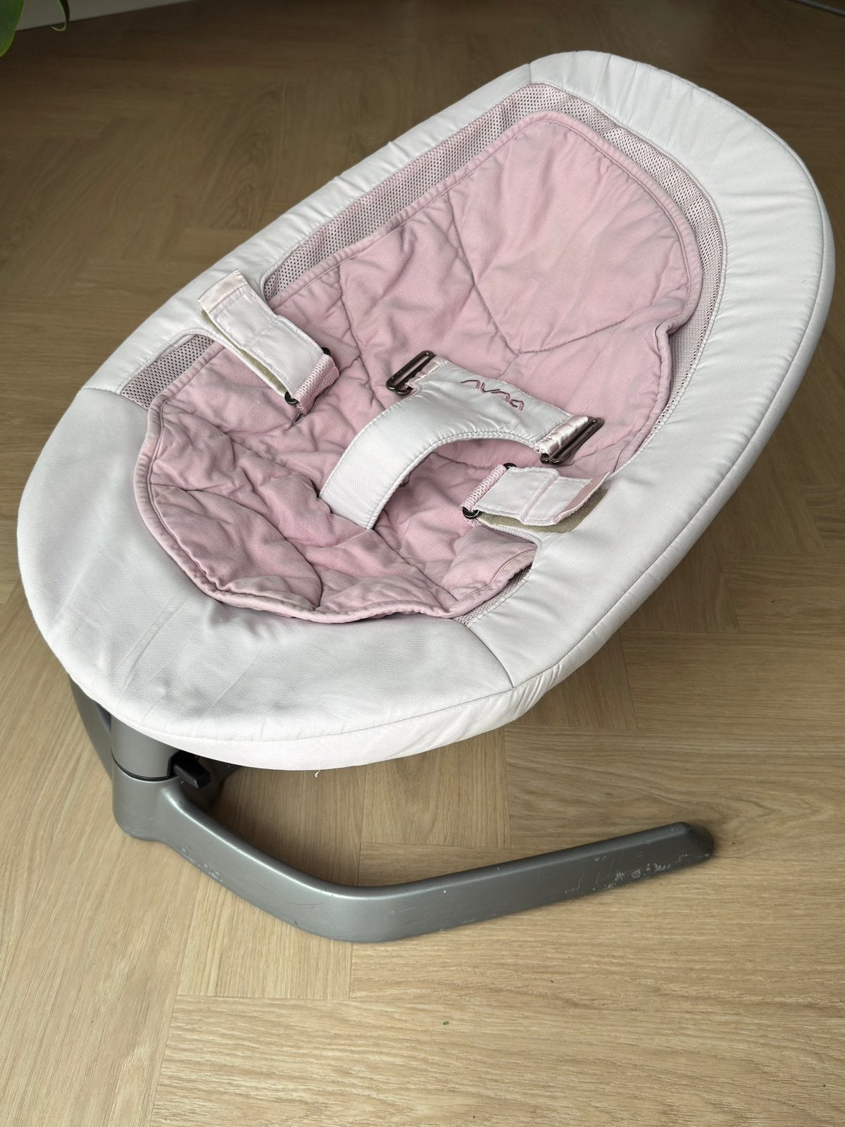 Fijne Nuna Leaf Wipstoel – Roze (goede staat), Gebruikt, Verstelbaar, Wipstoel, Ophalen