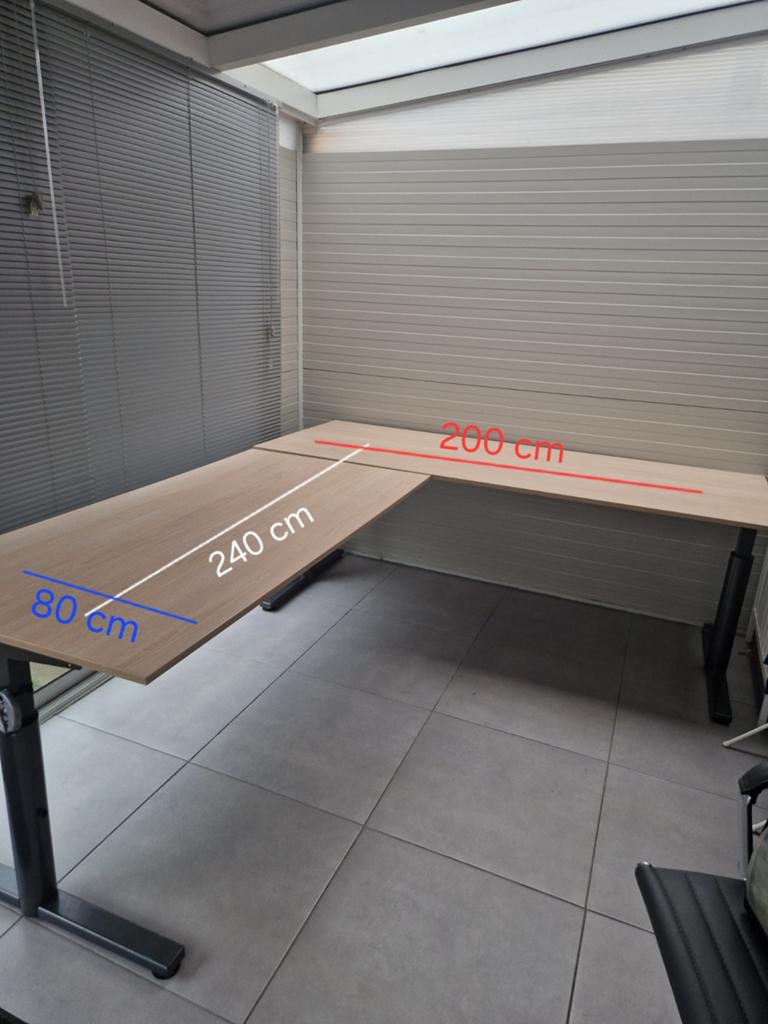 Hoekbureau - In hoogte verstelbaar - 240x200 cm, Ophalen, In hoogte verstelbaar, Gebruikt, Hoekbureau