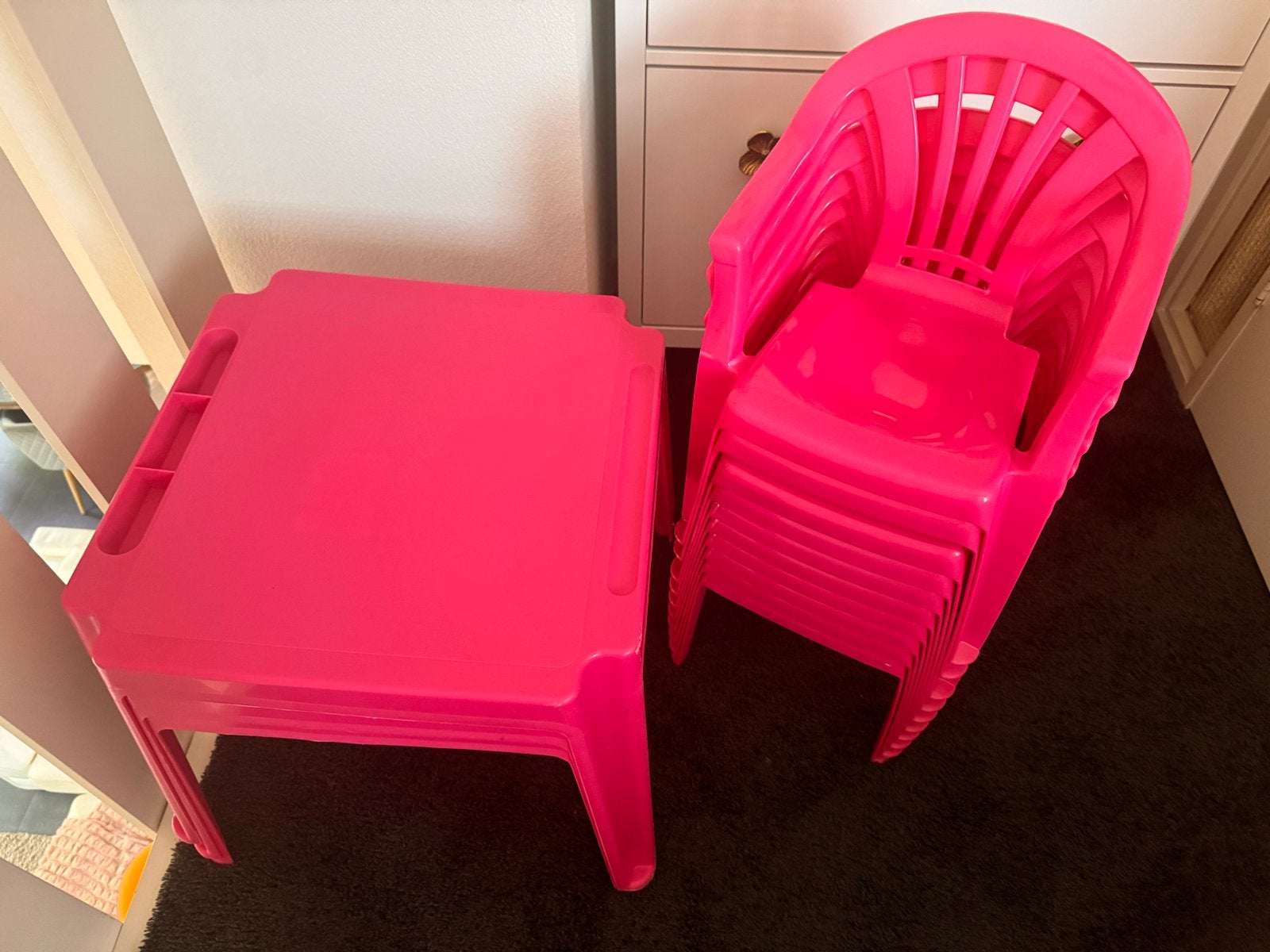 Roze kinder speeltafels met stoeltjes, Kinderen en Baby's, Kinderkamer | Tafels en Stoelen, Ophalen of Verzenden, Gebruikt, Tafel(s) en Stoel(en)