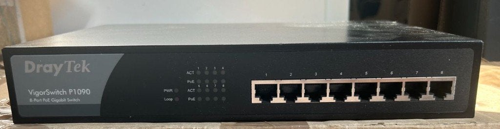☎️ Dratek VigorSwitch P1090 PoE Gigabit Switch 1090 ☎️, Computers en Software, Ophalen of Verzenden, Refurbished