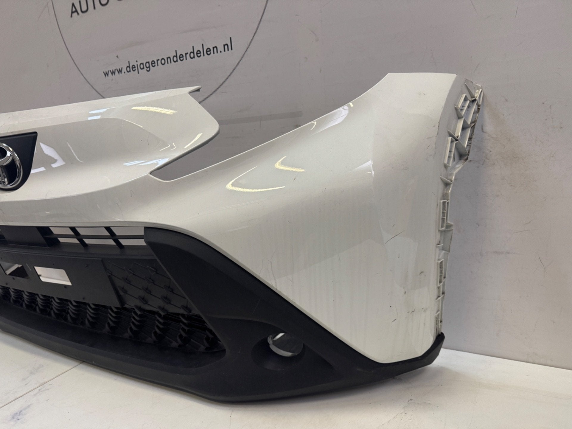 TOYOTA AYGO X VOORBUMPER BUMPER 2022-, Info@toyota.co.jp, Gebruikt, Voor, Toyota Motor Corporation