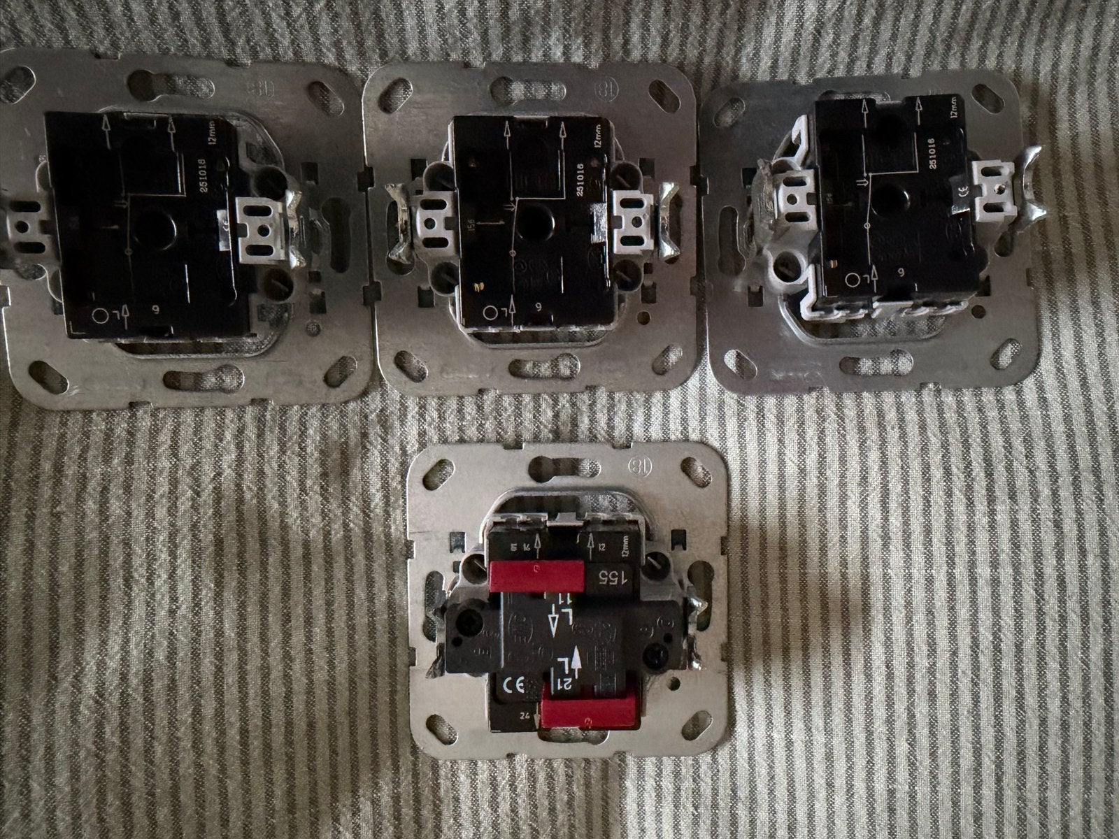 Gira Pulsdrukkers - 3 enkel, 1 dubbel - Nieuw, Doe-het-zelf en Verbouw, Elektra en Kabels, Ophalen of Verzenden, Nieuw, Gira, Schakelaar