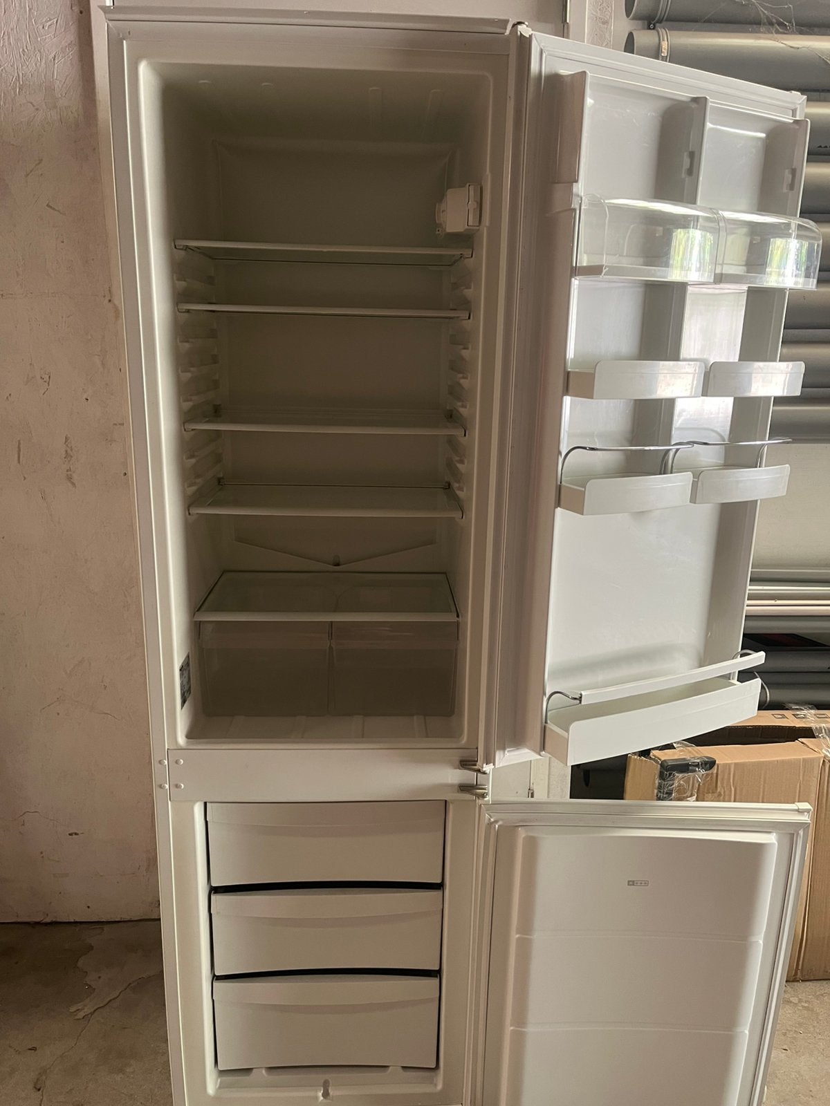 Nette inbouw koel/ vries combinatie, Witgoed en Apparatuur, Ophalen, Gebruikt, 200 liter of meer, Met aparte vriezer