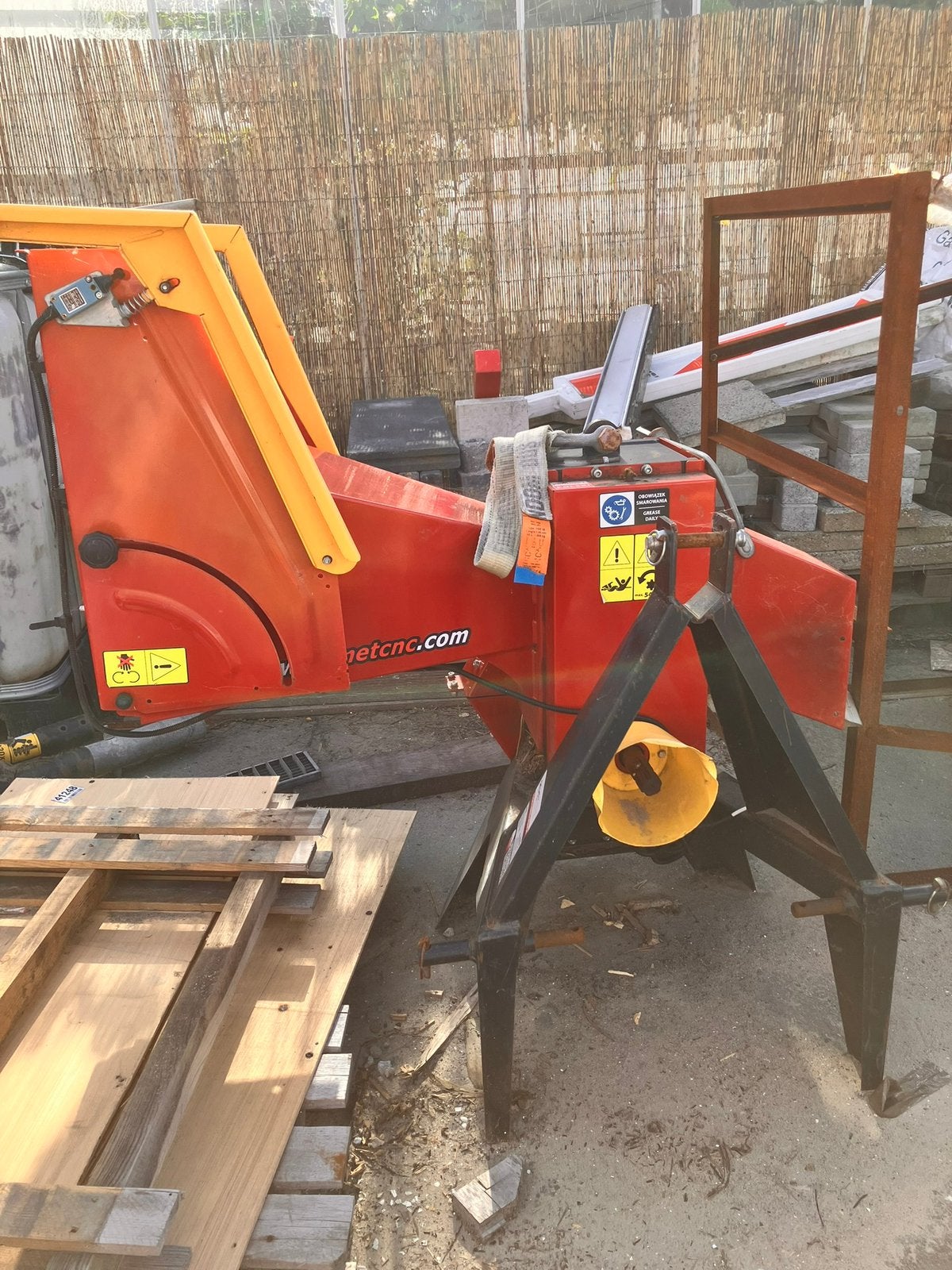 Houtknipper tractor, Ophalen, Boomteelt, Werkplaats, Gebouw of Erf