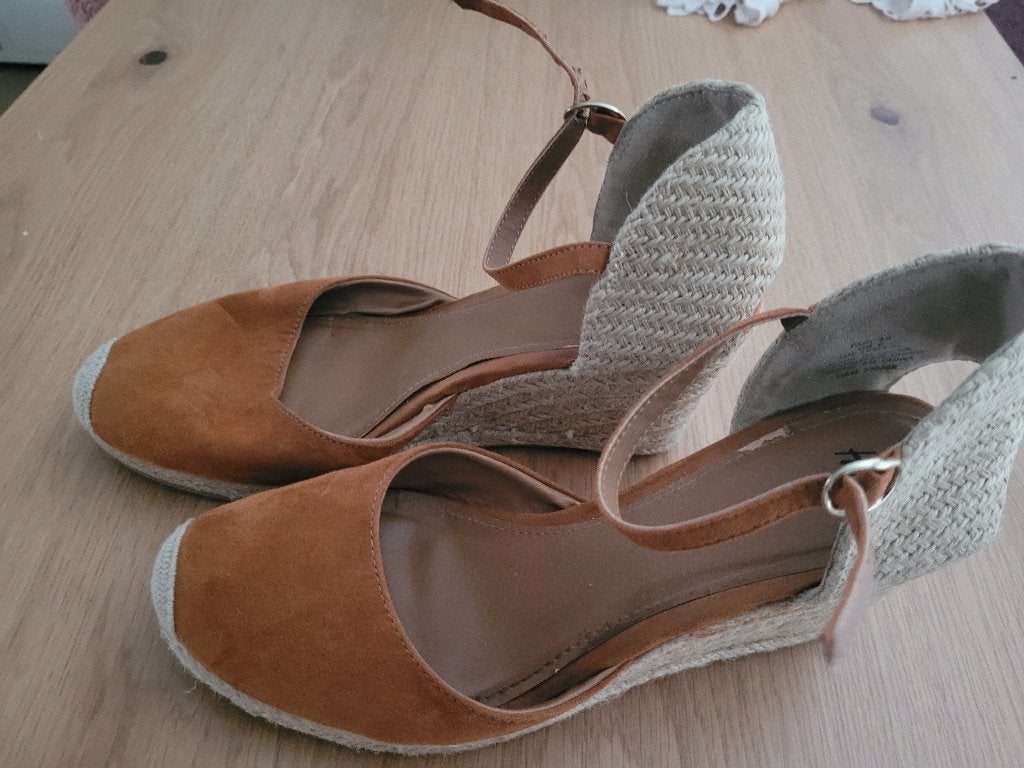 Dames schoenen sleehak mt 39 izgst, H&M, Schoenen met lage hakken, Bruin, Ophalen of Verzenden