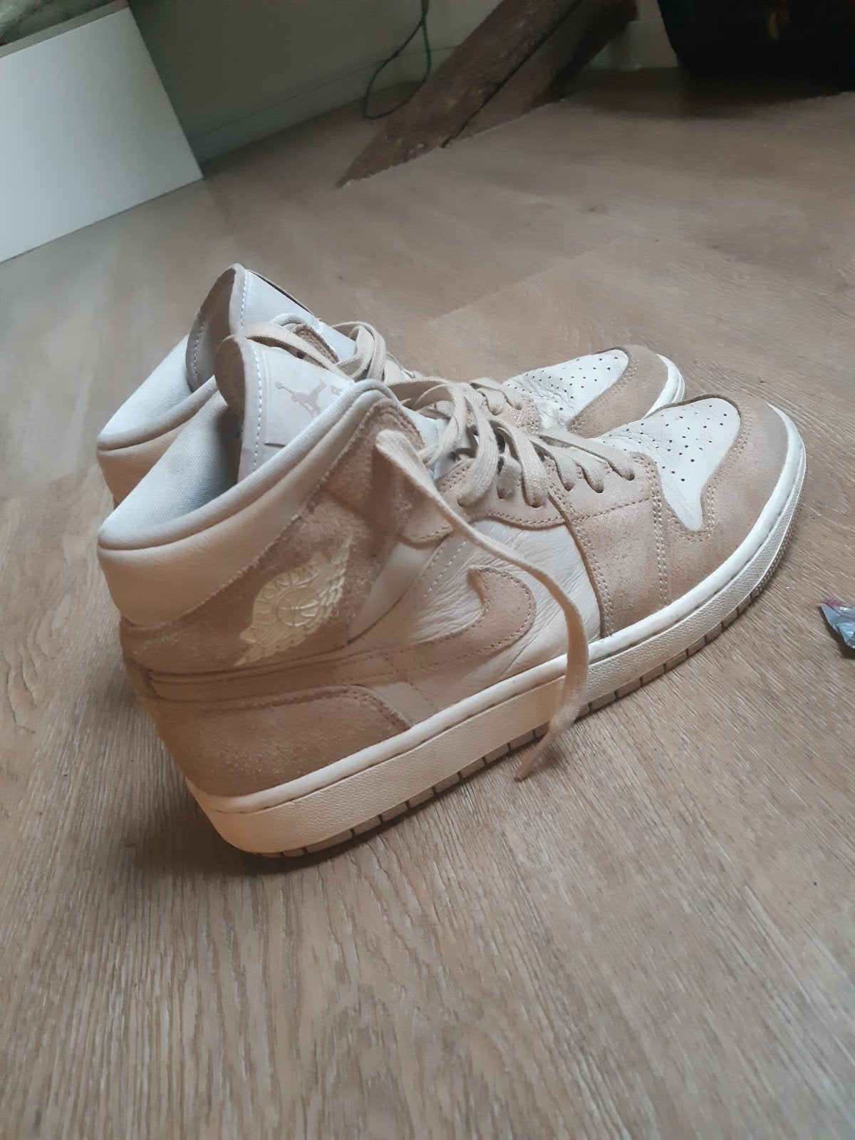 Nike Air Jordan 1 Mid - Beige/Lichtbruin, Beige, Nike, Ophalen of Verzenden, Sneakers of Gympen