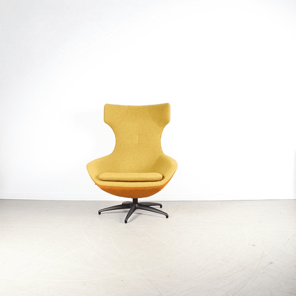 Leolux Caruzzo Plus Fauteuil Geel/Cognac Stof + Hocker, Niet ingevuld, Zo goed als nieuw, Niet ingevuld, Niet ingevuld