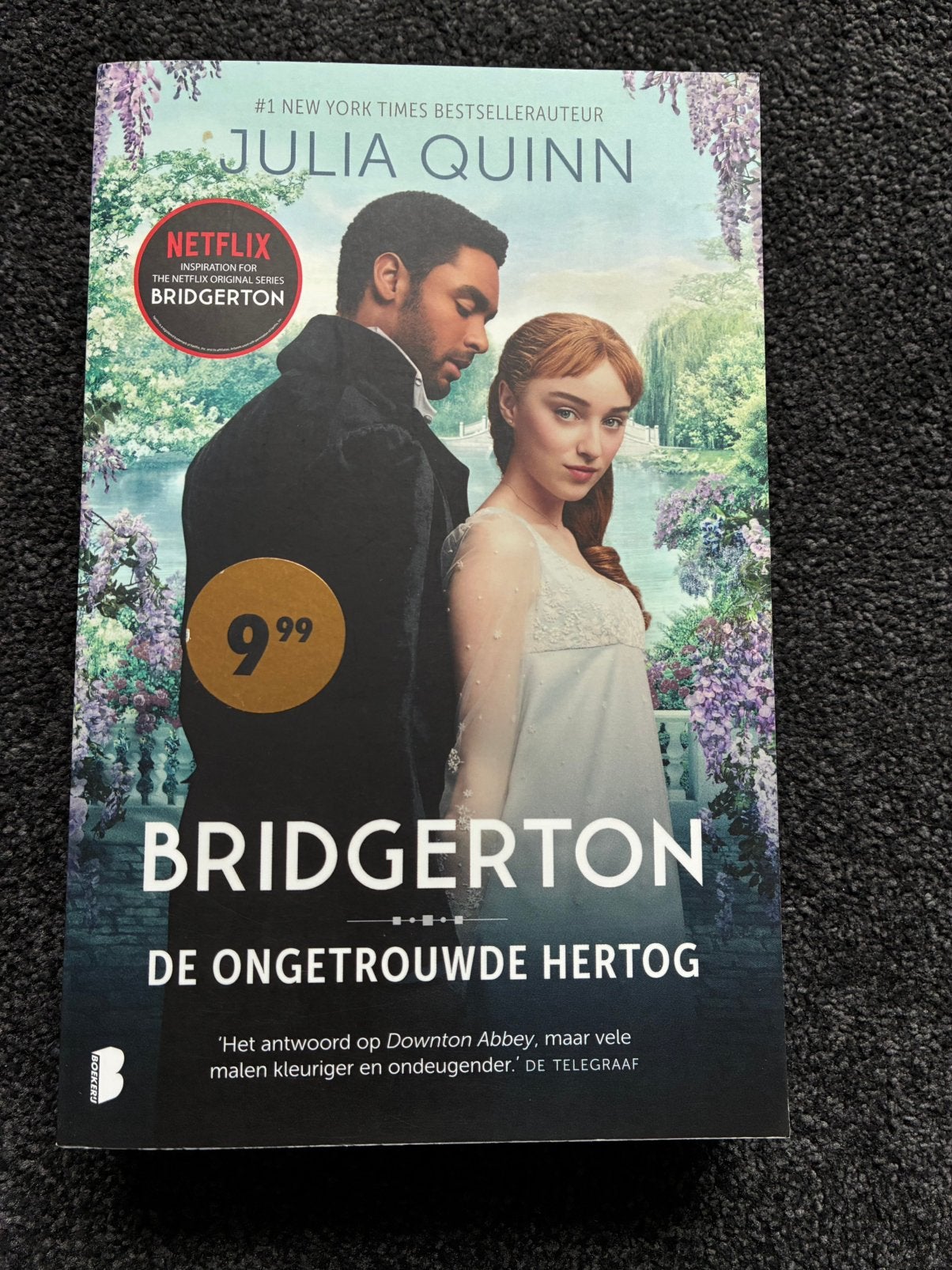 Julia Quinn - De ongetrouwde hertog, Boeken, Romans, Ophalen of Verzenden, Zo goed als nieuw, Julia Quinn