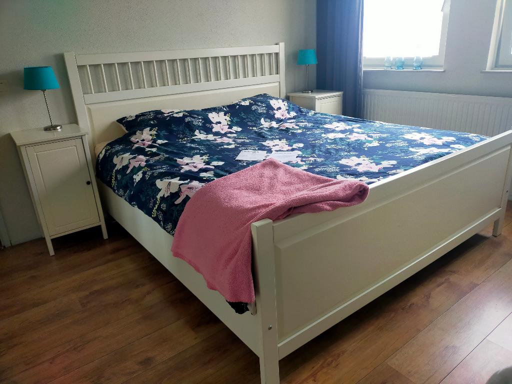 Ikea bed Hemnes, Huis en Inrichting, Slaapkamer | Bedden, Gebruikt, Tweepersoons, 180 cm, 200 cm, Hout, Wit, Verstelbaar, Ophalen