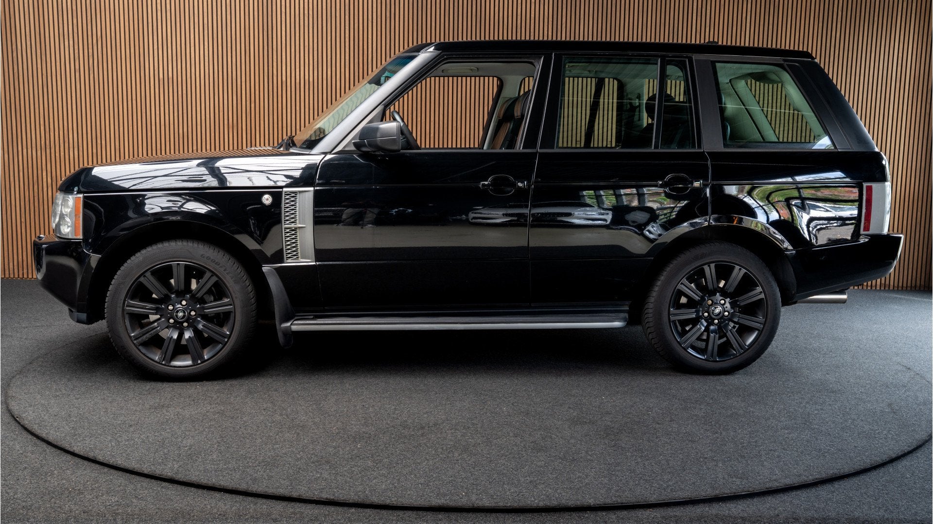 Land Rover Range Rover 4.2 V8 Supercharged (bj 2006), Automaat, Gebruikt, Zwart, Bedrijf