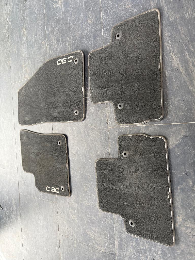 Volvo C30 hoog polig Off black/Dark grey vloermatten 55Euro, Ophalen of Verzenden, Zo goed als nieuw