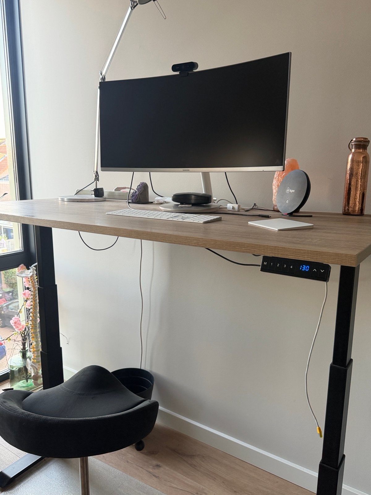 Zit-sta bureau met kabelgoot en geheugenfunctie, Ophalen, Zit-sta bureau, Elektrisch, Hout
