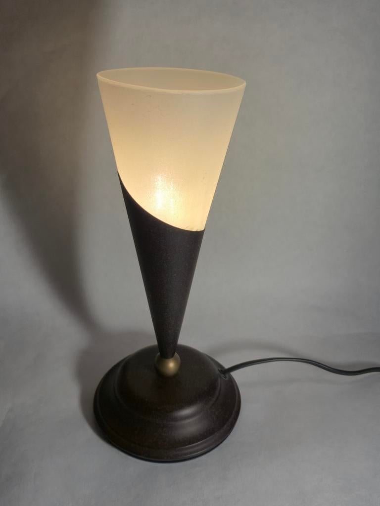 Massive tafellamp met kegelvormige kap, Modern, Art Deco, 50 tot 75 cm, Ophalen of Verzenden, Zo goed als nieuw