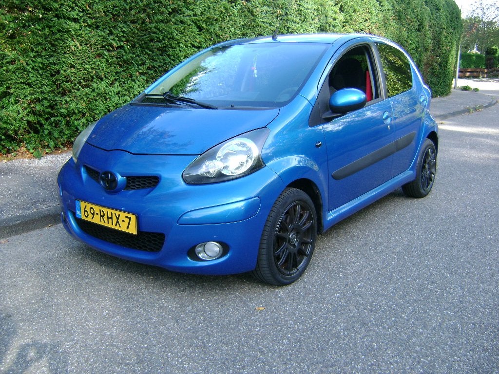 Toyota Aygo 1.0 12V Vvt-i 5DRS 2011 Sport, Auto's, Voorwielaandrijving, Dealer onderhouden, Stof, Zwart