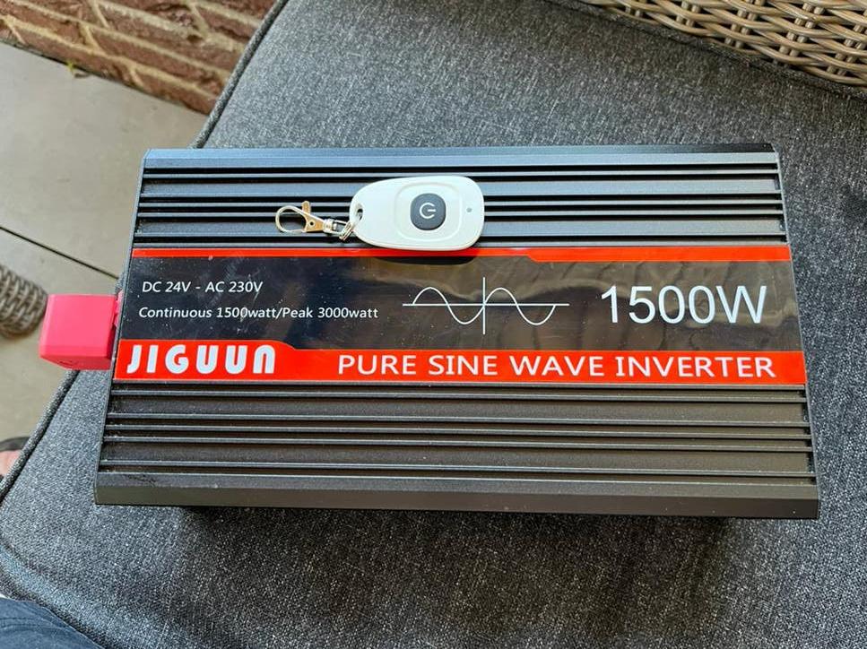 JIGUUN Pure Sinus Omvormer 1500W (24V DC naar 230V AC), Ophalen of Verzenden, Gebruikt, Universele onderdelen