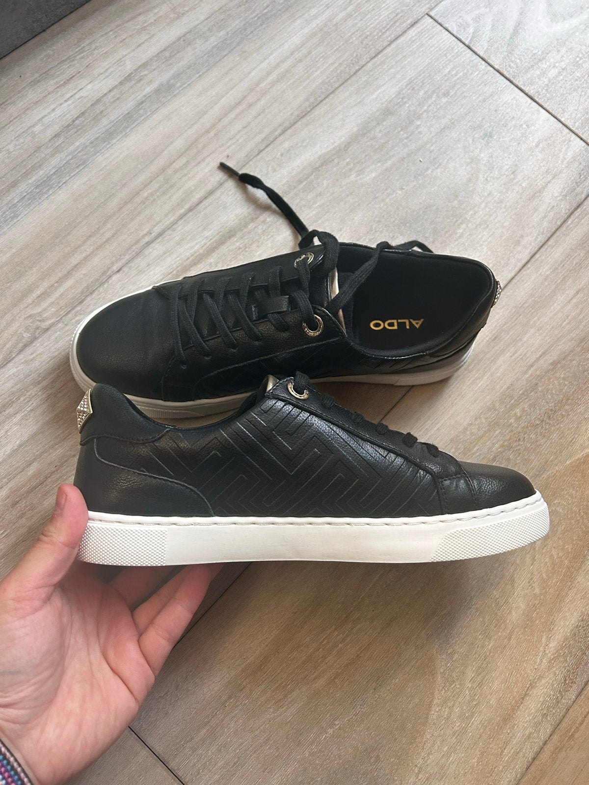 Aldo Zwarte Sneakers met Gouden Details - Maat 37, Zwart, Ophalen of Verzenden, Sneakers of Gympen, Zo goed als nieuw