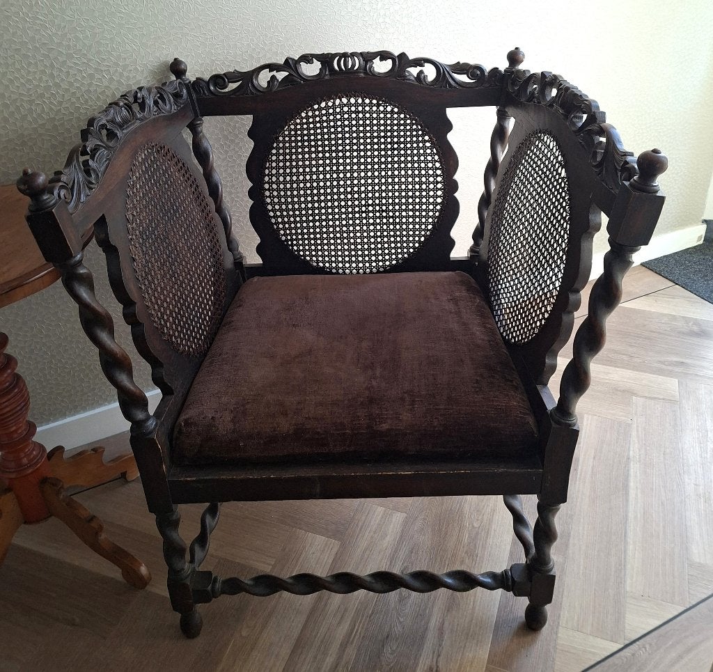 Antieke Hoekstoel met Rotan en Houtsnijwerk, Ophalen, Hout, Gebruikt, Bruin