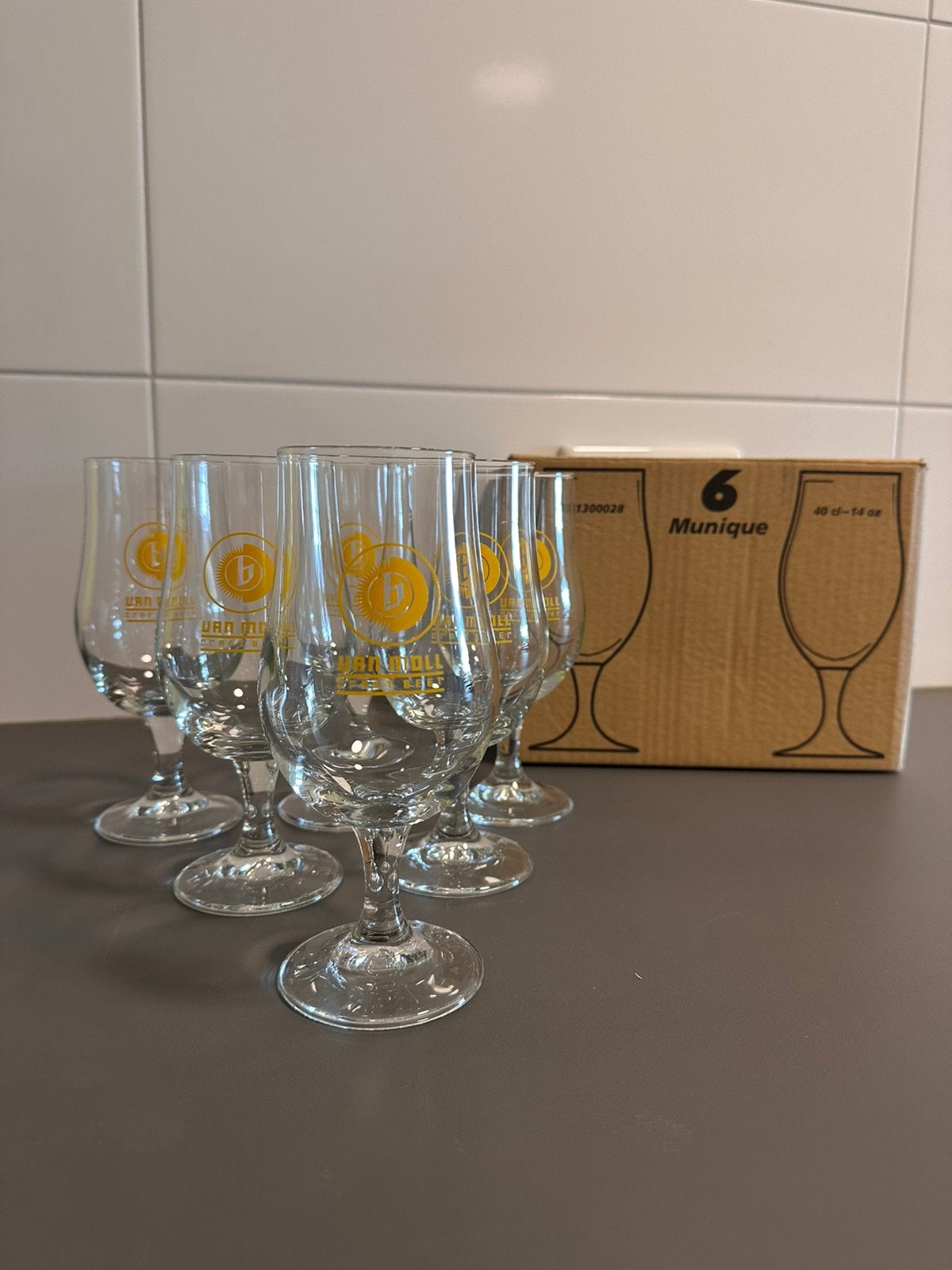 6 Van Moll speciaalbierglazen (40cl), Ophalen of Verzenden, Zo goed als nieuw, Bierglas