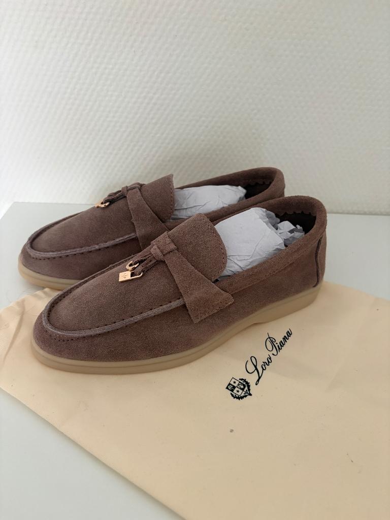 Loro piana Zo Goed als nieuw, Kleding | Dames, Schoenen, Bruin, Ophalen of Verzenden, Sneakers of Gympen, Zo goed als nieuw
