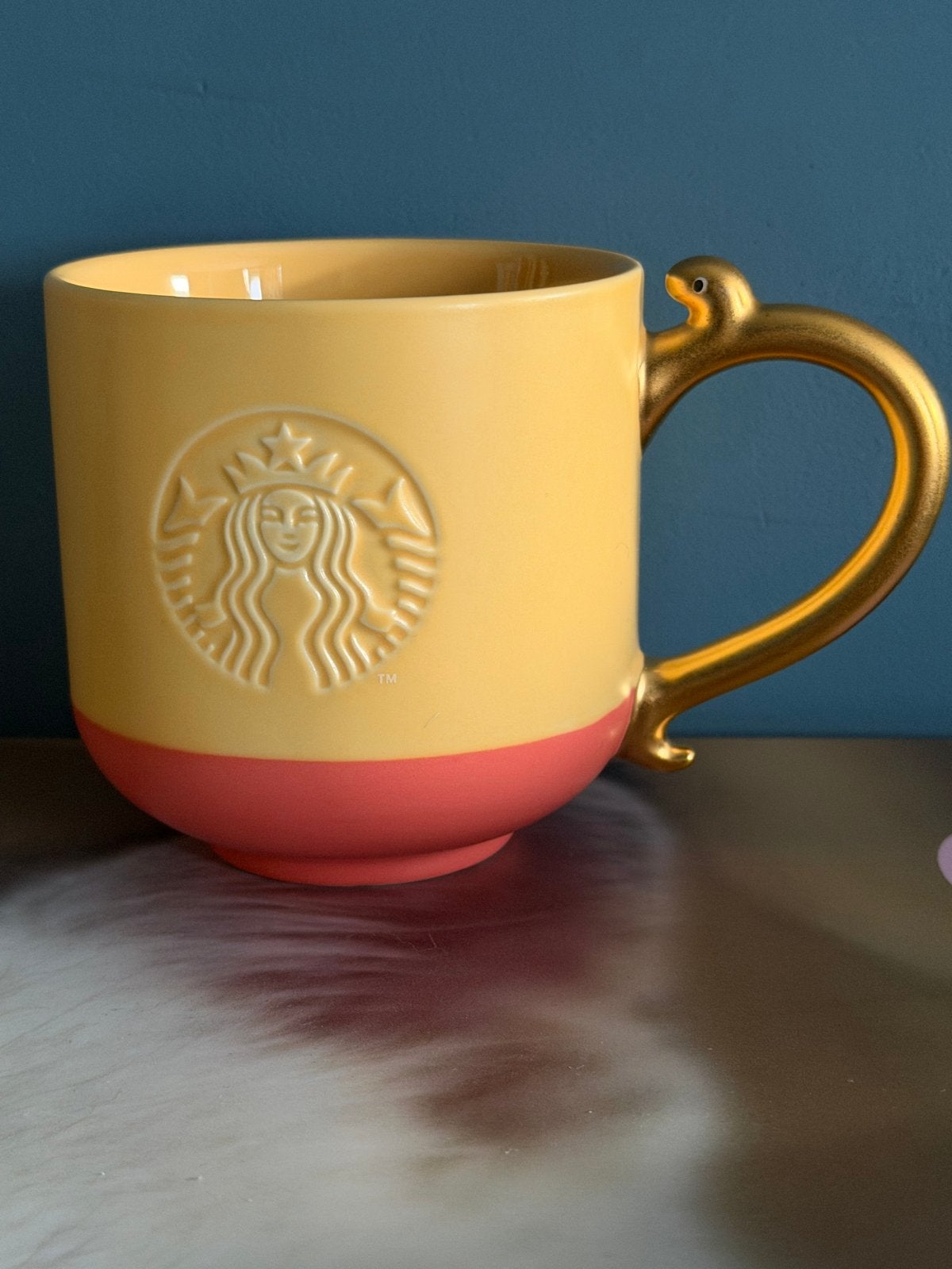 Starbucks Mok 355 ml - Geel/Koraal met Gouden Handvat, Keramiek, Zo goed als nieuw, Starbucks, Mok