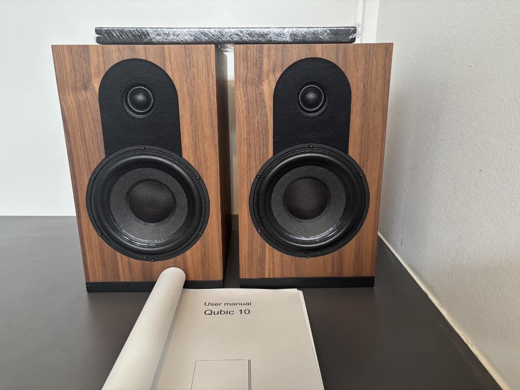 Qln Qubic 10 monitor luidsprekers