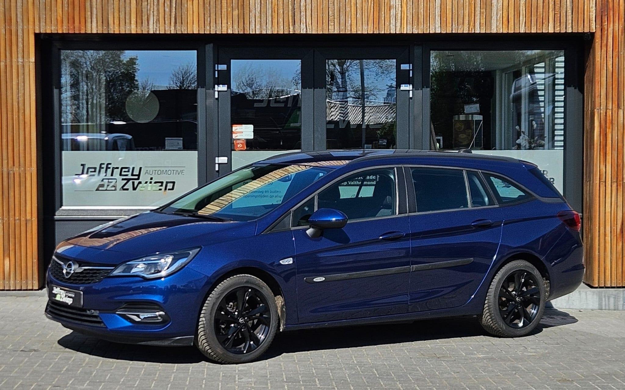 Opel Astra Sports Tourer 1.2 Edition led. cruise control. li, Auto's, Voorwielaandrijving, Dealer onderhouden, Stof, Gebruikt