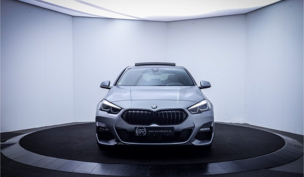 BMW 2 Serie Gran Coupé 218iA M-SPORT Edition PANO | HARMAN, Auto's, BMW, Gebruikt, Zwart, Automatische klimaatregeling, 715 kg