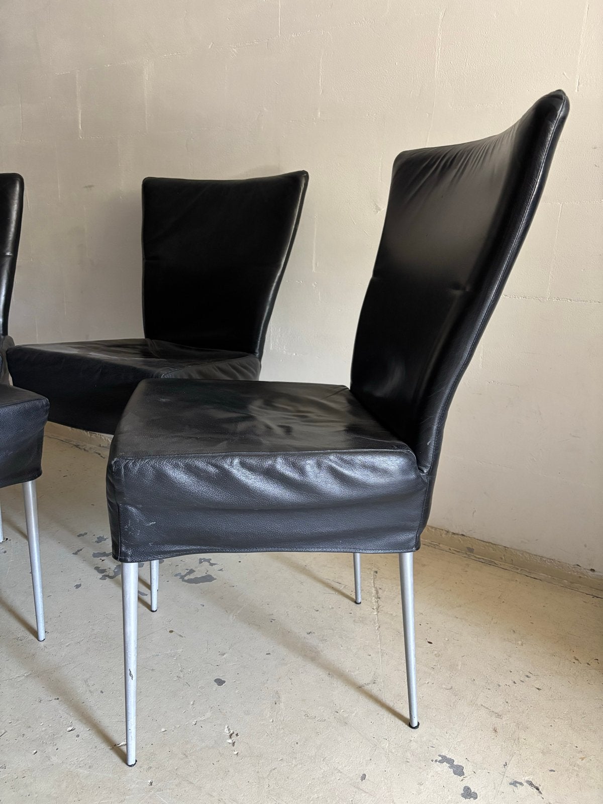 Set van 4 zwarte 2 terracotta leren eetkamerstoelen, Huis en Inrichting, Stoelen, Ophalen, Gebruikt, Zwart, Leer