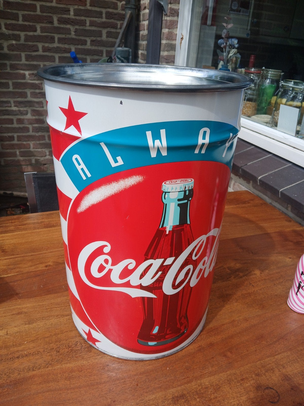 Coca Cola prullenbak met deksel, Ophalen, 50 – 75, Gebruikt, Metaal