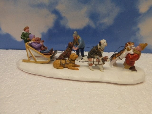 lemax Neighborhood dogsled team kerstdorp sledehonden kerst, Ophalen of Verzenden, Zo goed als nieuw