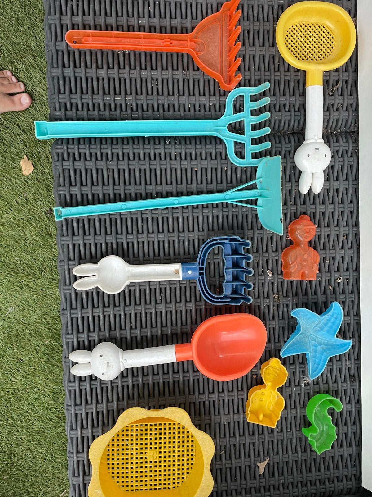 Zandspeelgoed set met harken, scheppen en vormpjes, Ophalen of Verzenden, Gebruikt