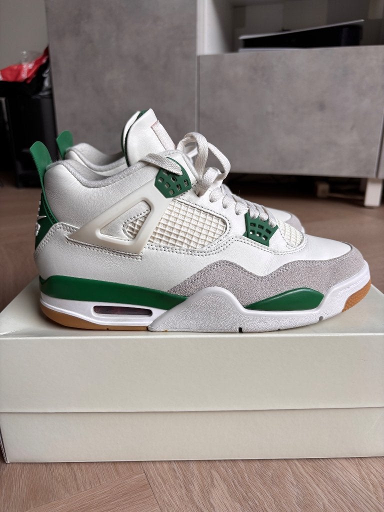 Air Jordan 4 SB Pine Green maat 42,5, Wit, Air Jordan, Ophalen of Verzenden, Sneakers of Gympen
