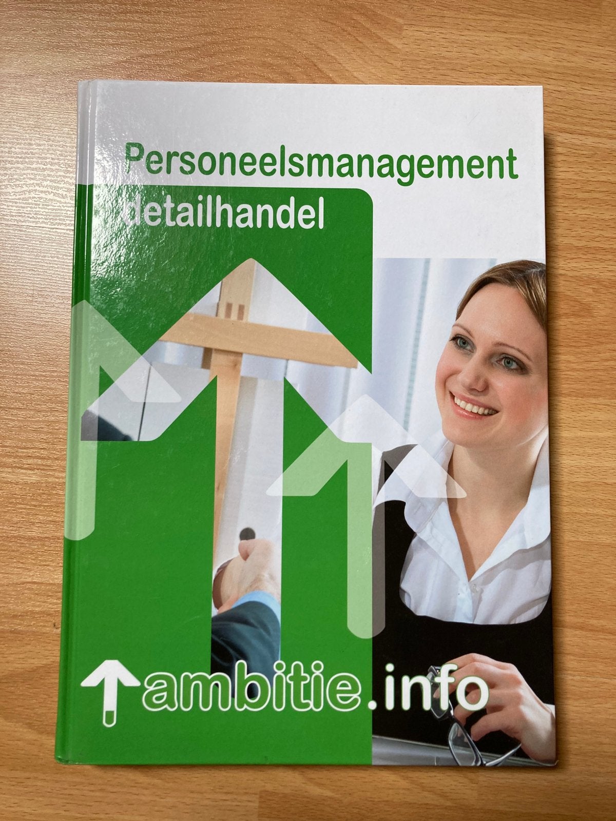 R. van Midde - Personeelsmanagement detailhandel, Ophalen of Verzenden, Zo goed als nieuw, R. van Midde; L. Kroes, Nederlands